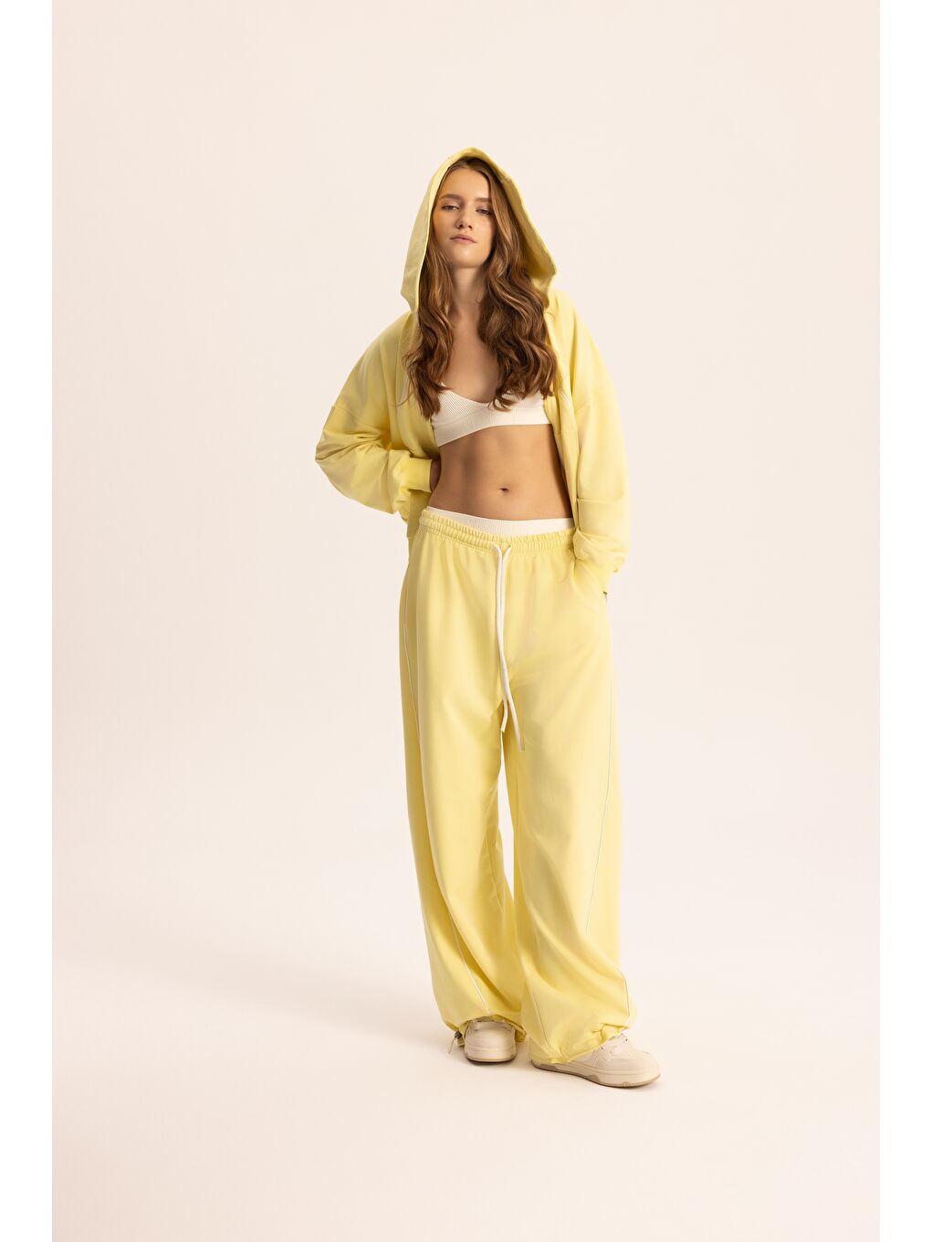 Tyon Şerit Detay Sarı Kapüşonlu Crop Eşofman Takım-2