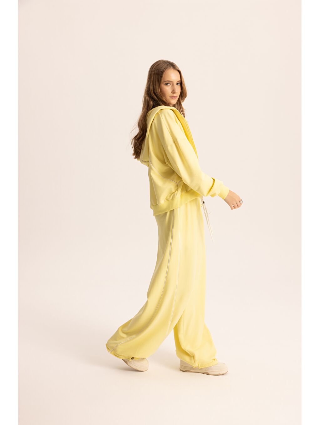 Tyon Şerit Detay Sarı Kapüşonlu Crop Eşofman Takım-3