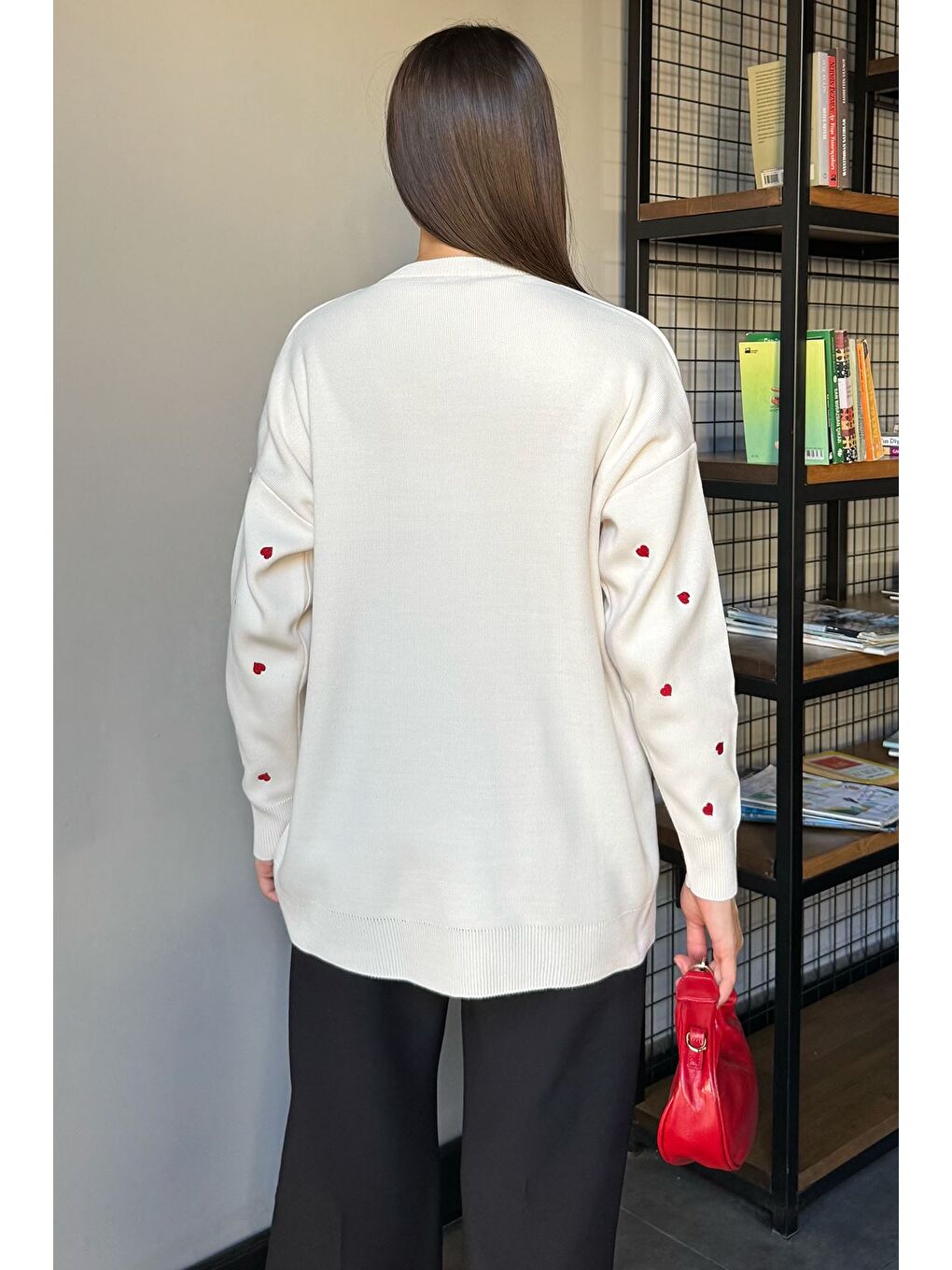 Ekru Kadın Kalp Nakışlı Triko Kazak-3