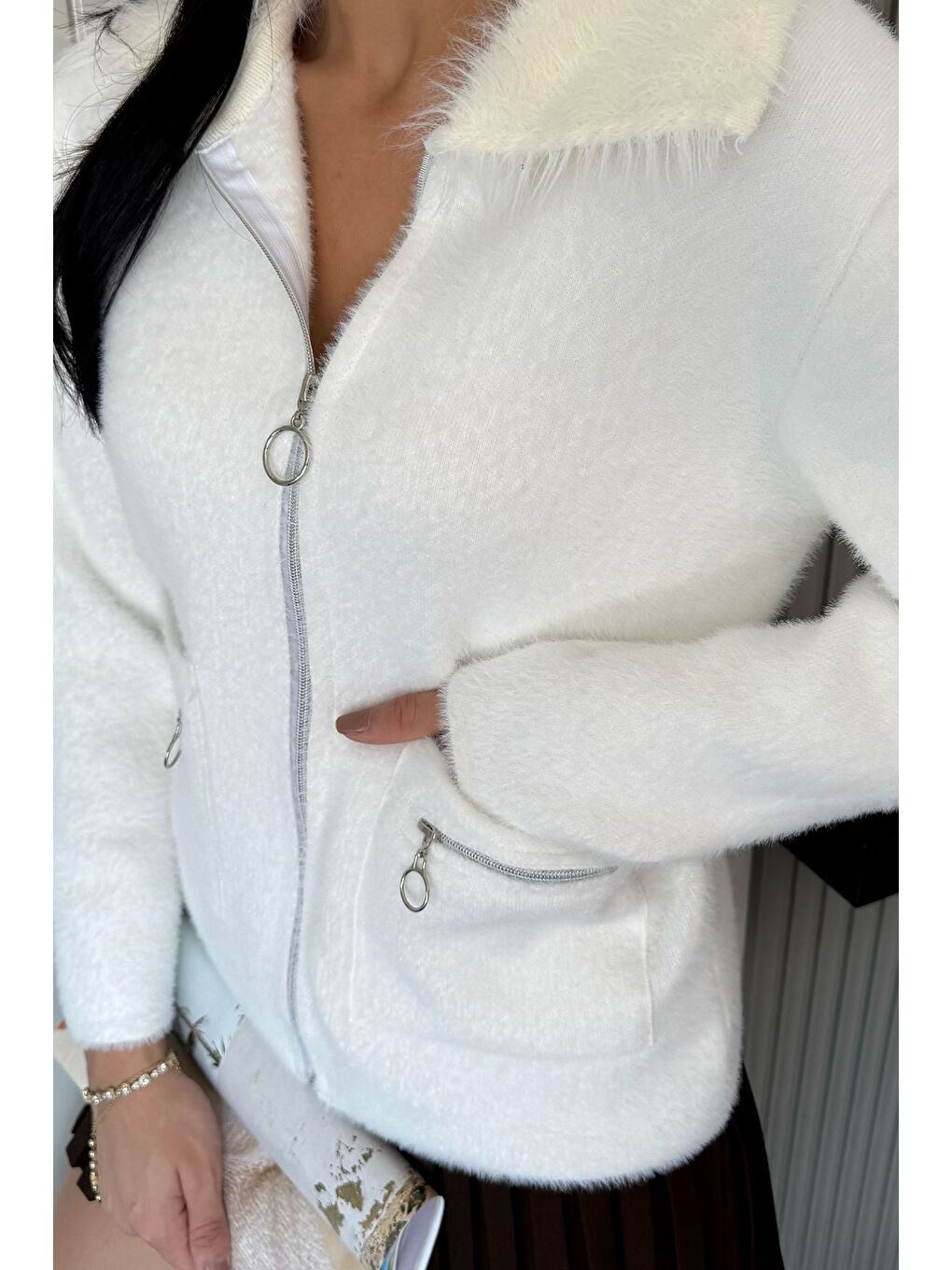 Ekru Kadın Pelüş Yaka Çift Cepli Yumoş Triko Ceket-2