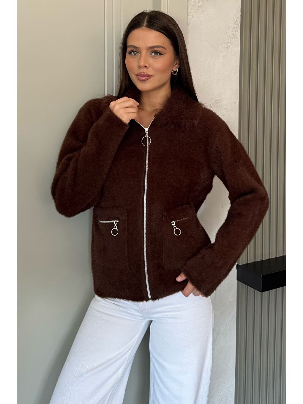 Kahverengi Kadın Pelüş Yaka Çift Cepli Yumoş Triko Ceket
