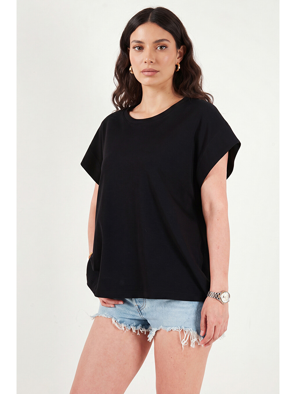 Siyah Pamuklu Rahat Kalıp Bisiklet Yaka Kadın T Shirt 5866955-2
