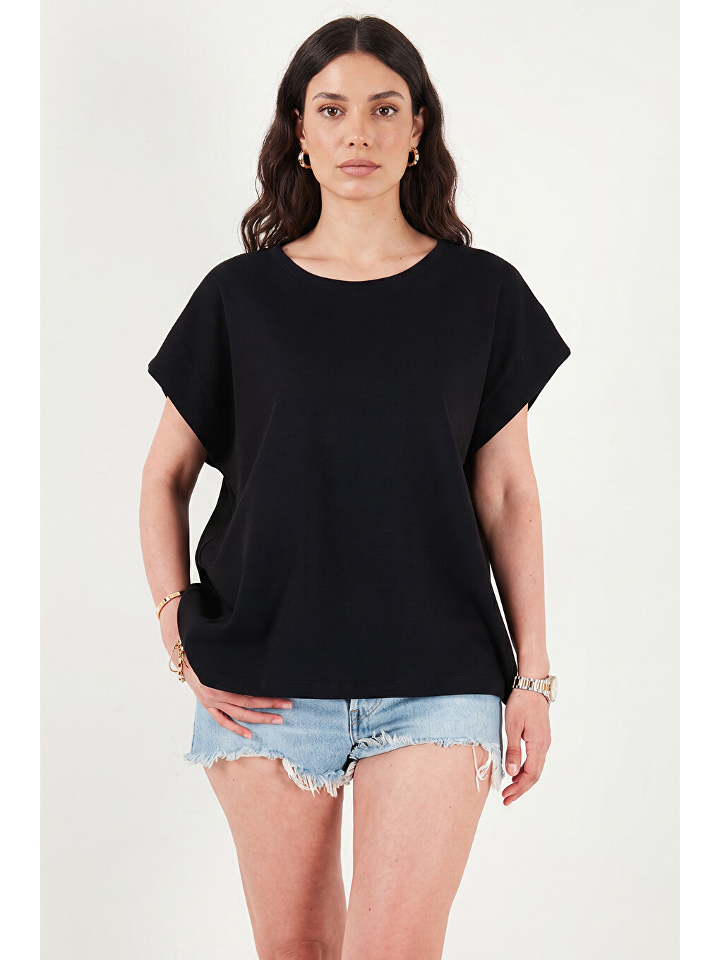 Siyah Pamuklu Rahat Kalıp Bisiklet Yaka Kadın T Shirt 5866955-4