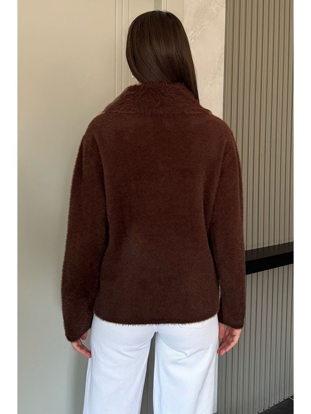 Kahverengi Kadın Pelüş Yaka Çift Cepli Yumoş Triko Ceket-3
