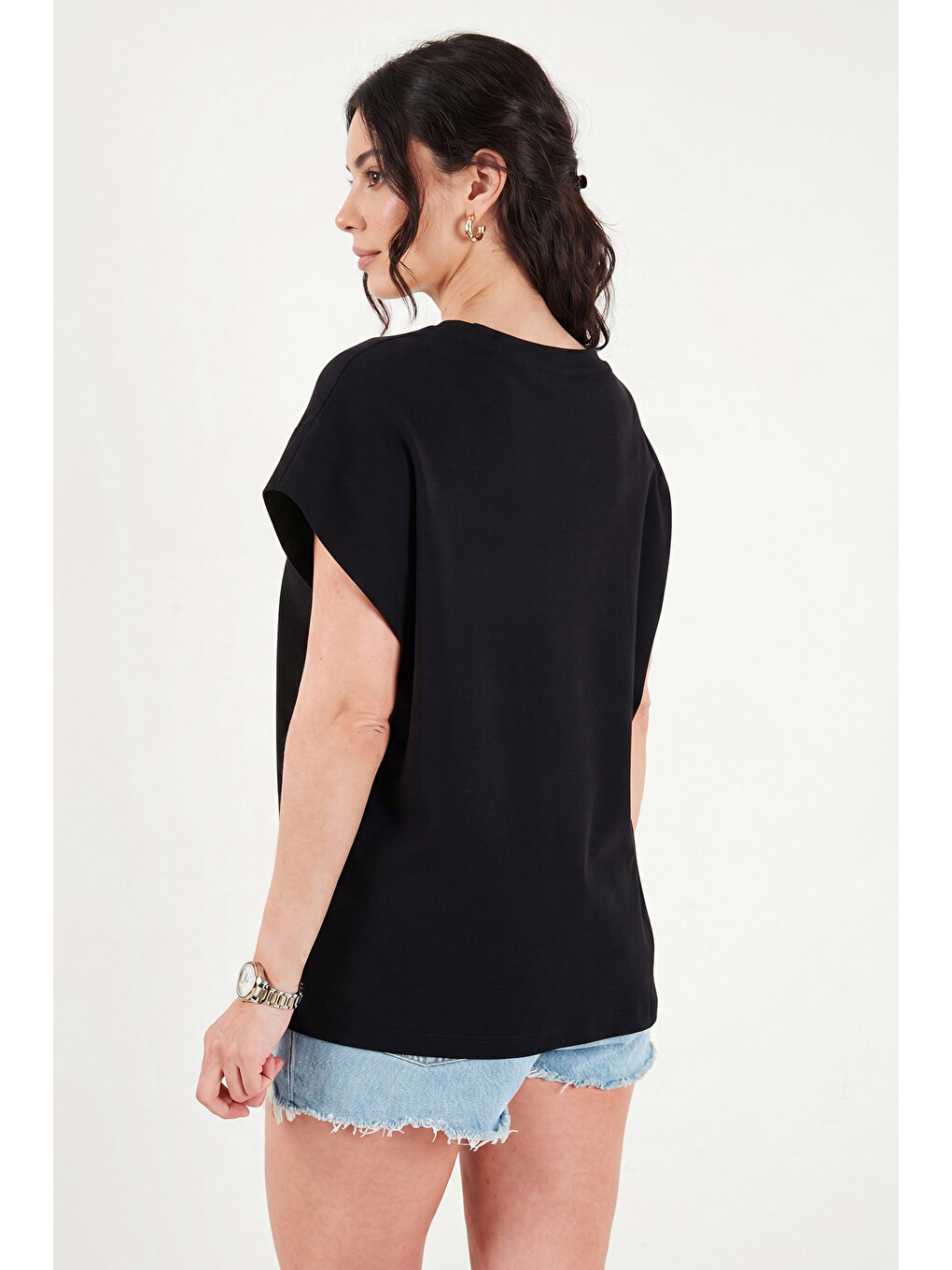 Siyah Pamuklu Rahat Kalıp Bisiklet Yaka Kadın T Shirt 5866955-6