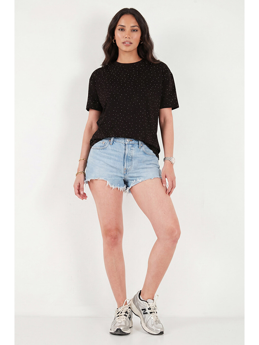 Siyah Rahat Kalıp Bisiklet Yaka Taş Detaylı Kadın T Shirt 5866943-4