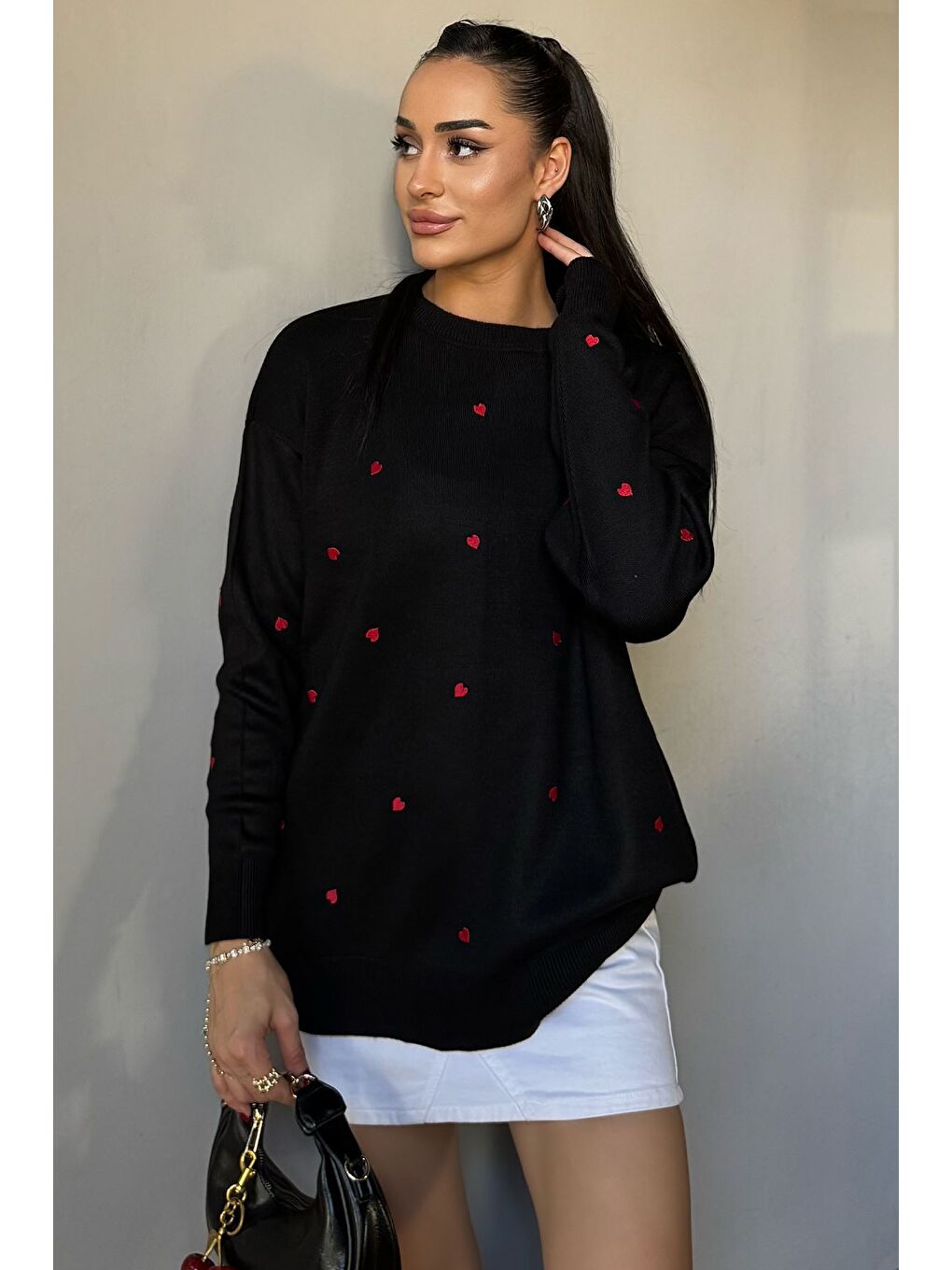 Siyah Kadın Kalp Nakışlı Triko Kazak