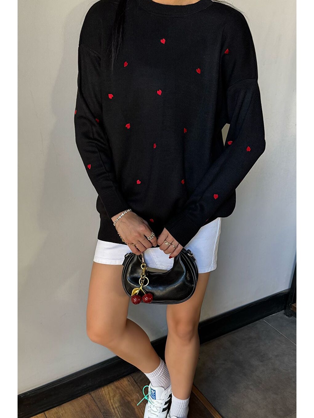 Siyah Kadın Kalp Nakışlı Triko Kazak-1