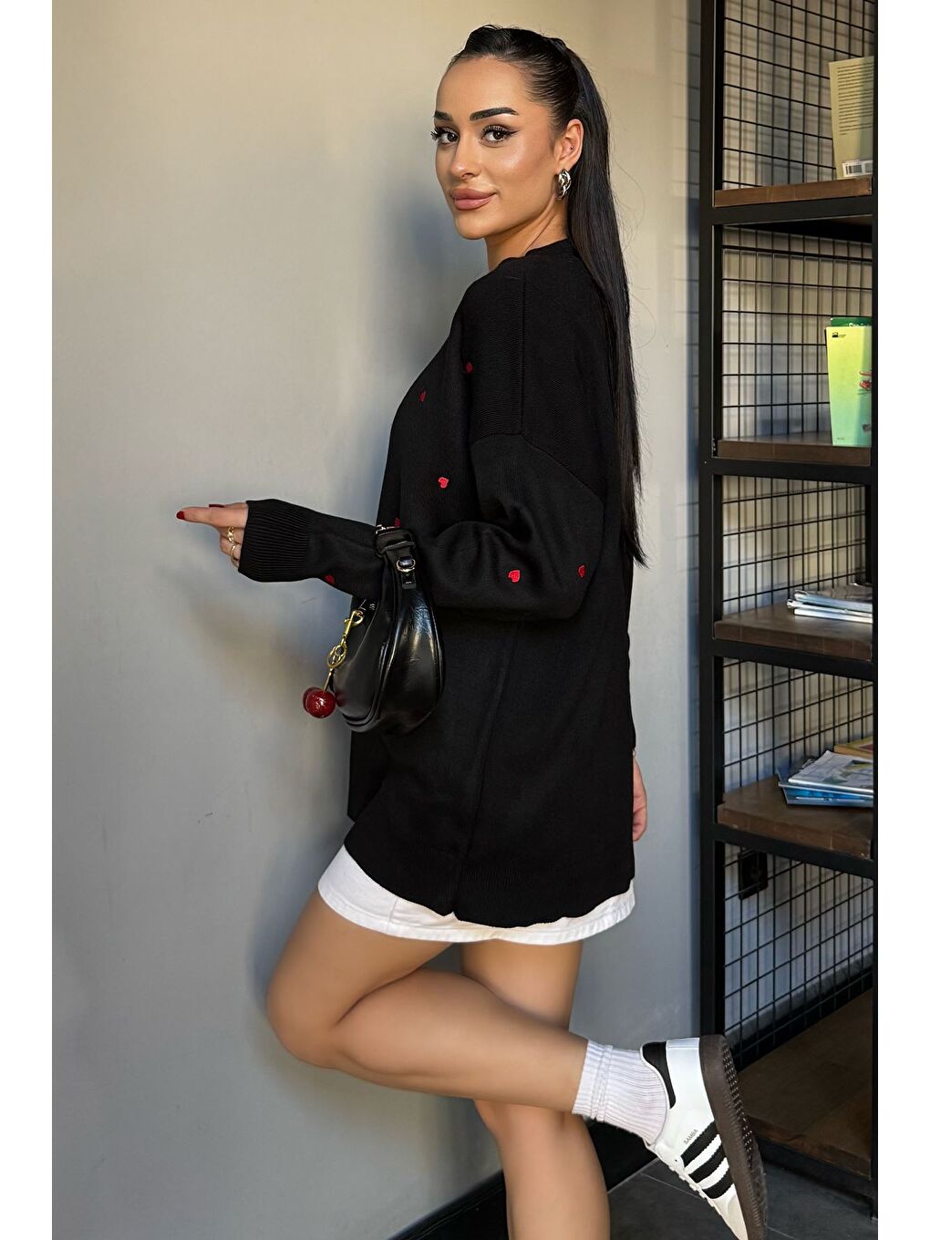 Siyah Kadın Kalp Nakışlı Triko Kazak-3