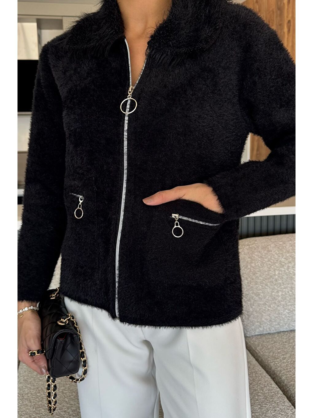 Siyah Kadın Pelüş Yaka Çift Cepli Yumoş Triko Ceket