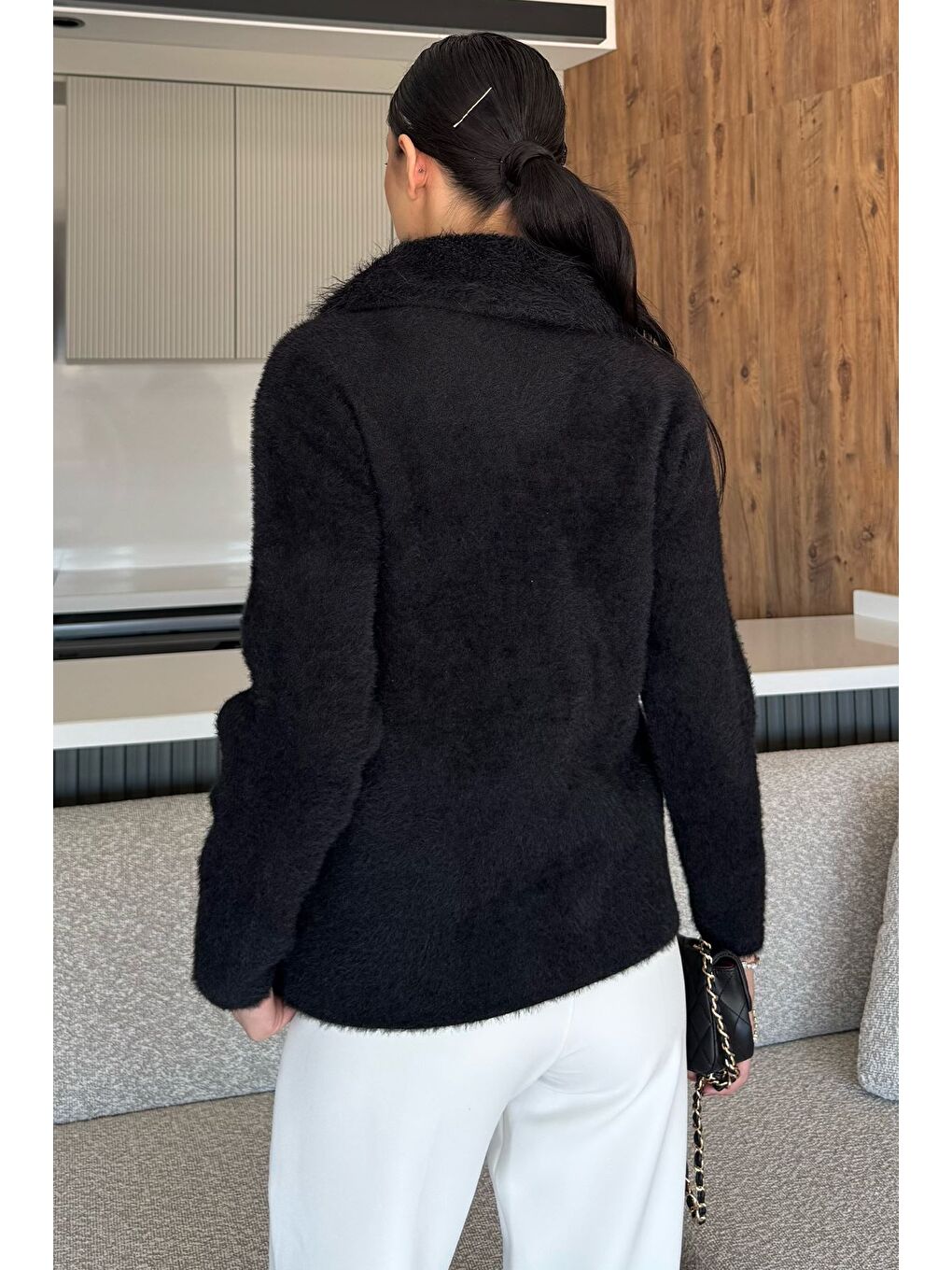 Siyah Kadın Pelüş Yaka Çift Cepli Yumoş Triko Ceket-3