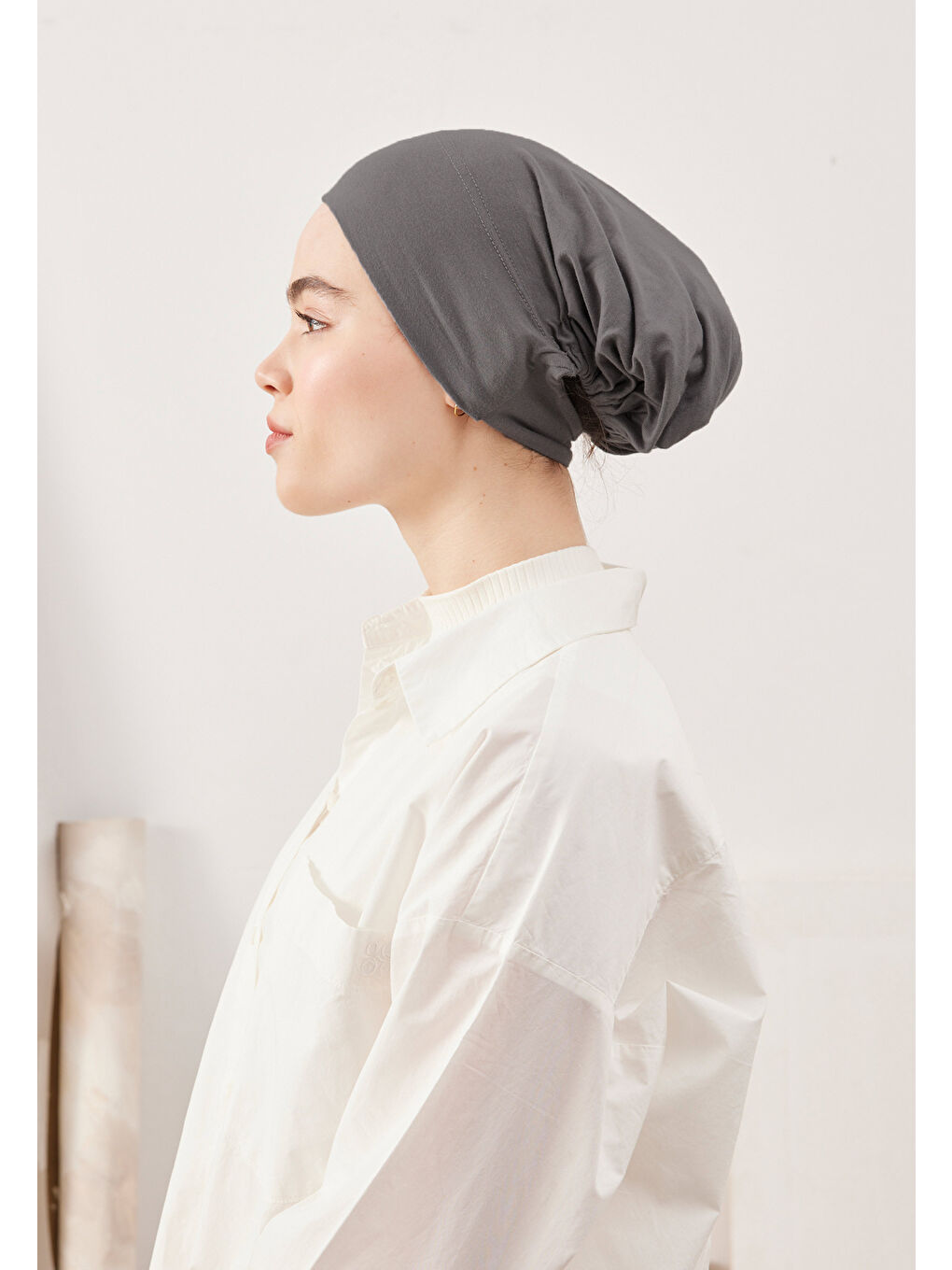 Gri Geniş Hacimli Pratik Bone Koyu Grı-2