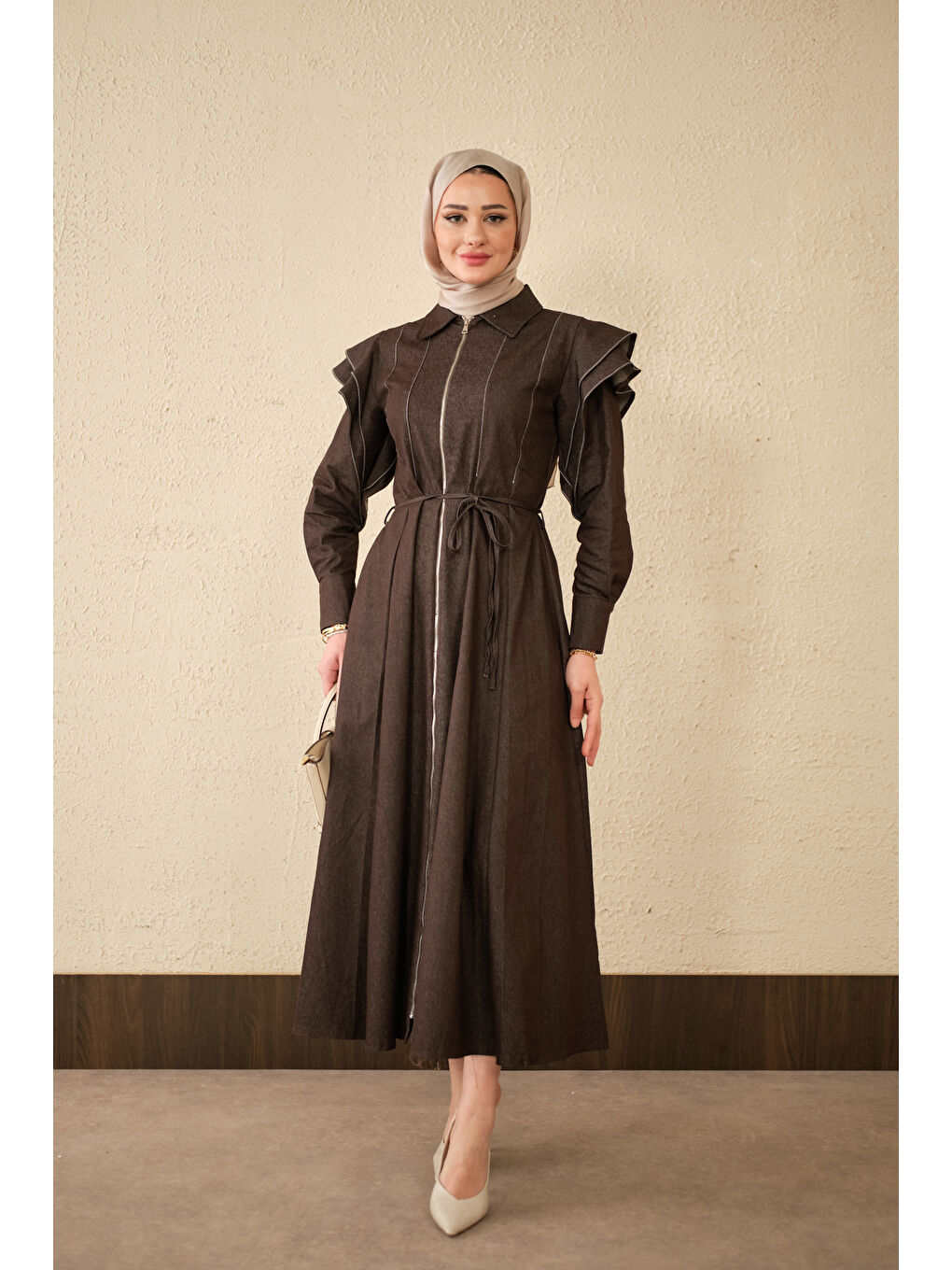 Kadın Dikiş Detay Omuz Büzgülü Jean Elbise Kahverengi