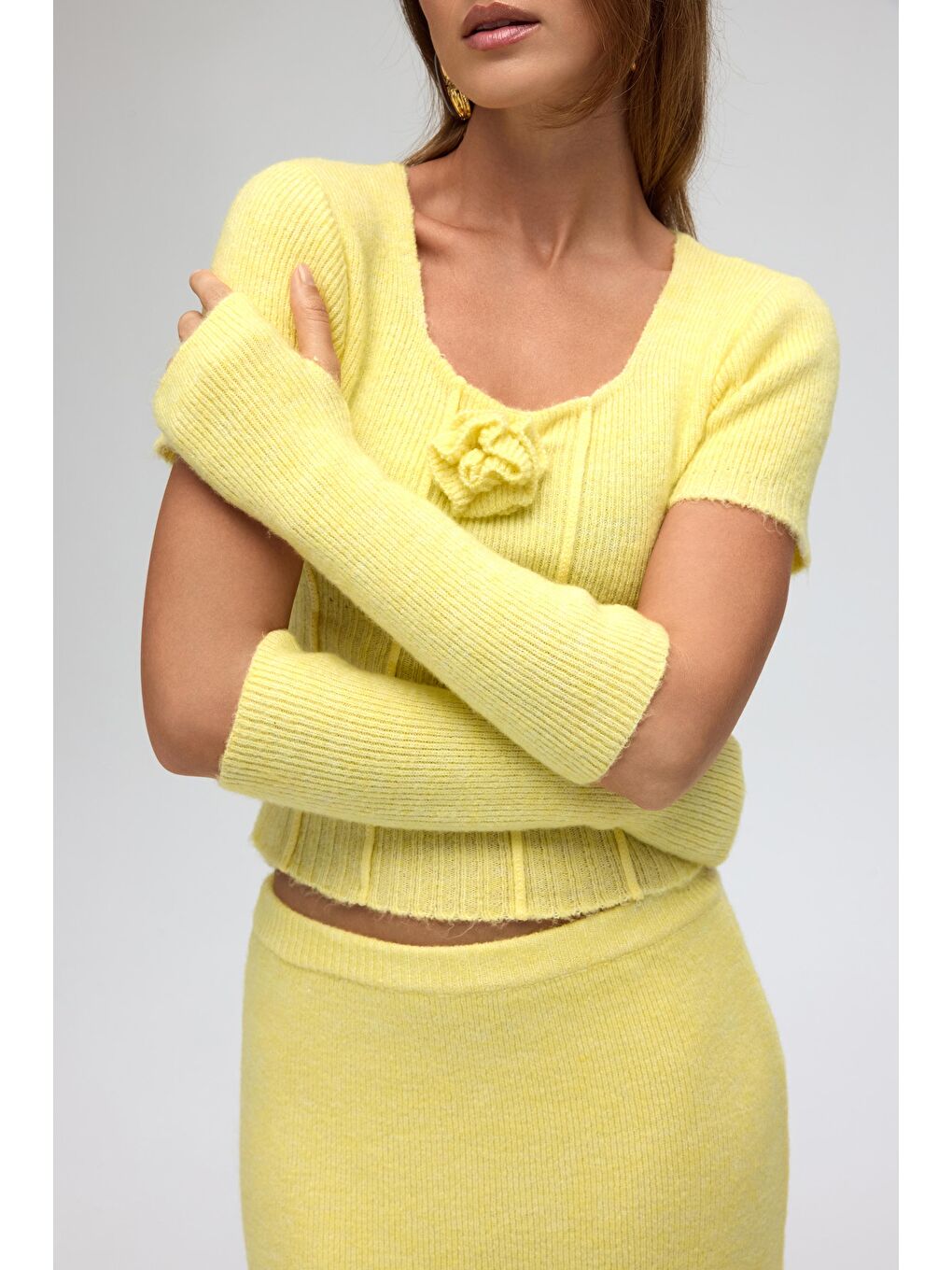 Lumi Gül Detay Sarı Crop Etek Triko Takım-6