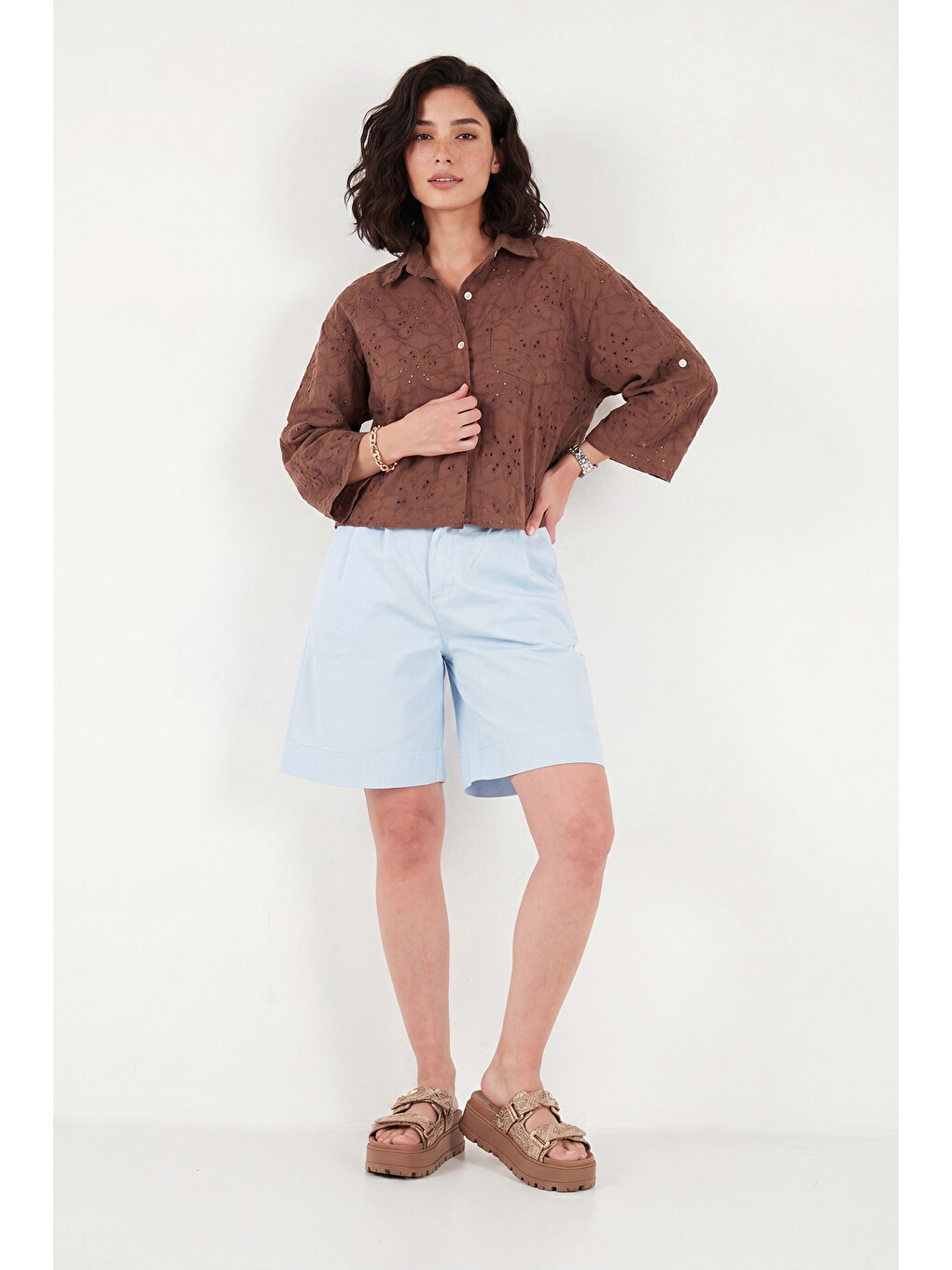Mavi Pamuklu Loose Fit Pileli Kemerli Kadın Bermuda Şort 668YP5439-1