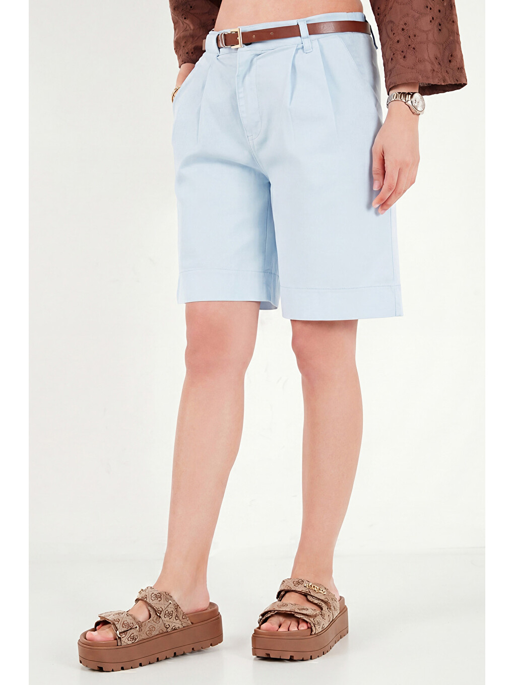 Mavi Pamuklu Loose Fit Pileli Kemerli Kadın Bermuda Şort 668YP5439-3