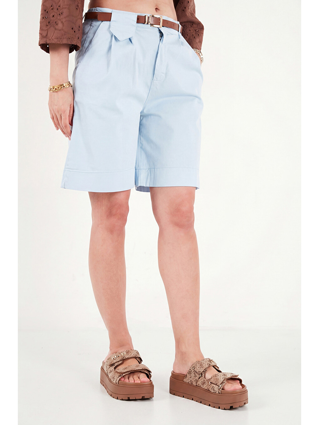 Mavi Pamuklu Loose Fit Pileli Kemerli Kadın Bermuda Şort 668YP5439-4