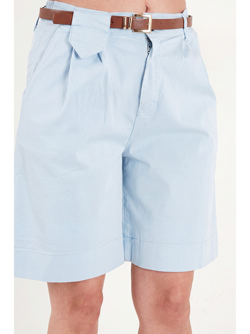 Mavi Pamuklu Loose Fit Pileli Kemerli Kadın Bermuda Şort 668YP5439-5