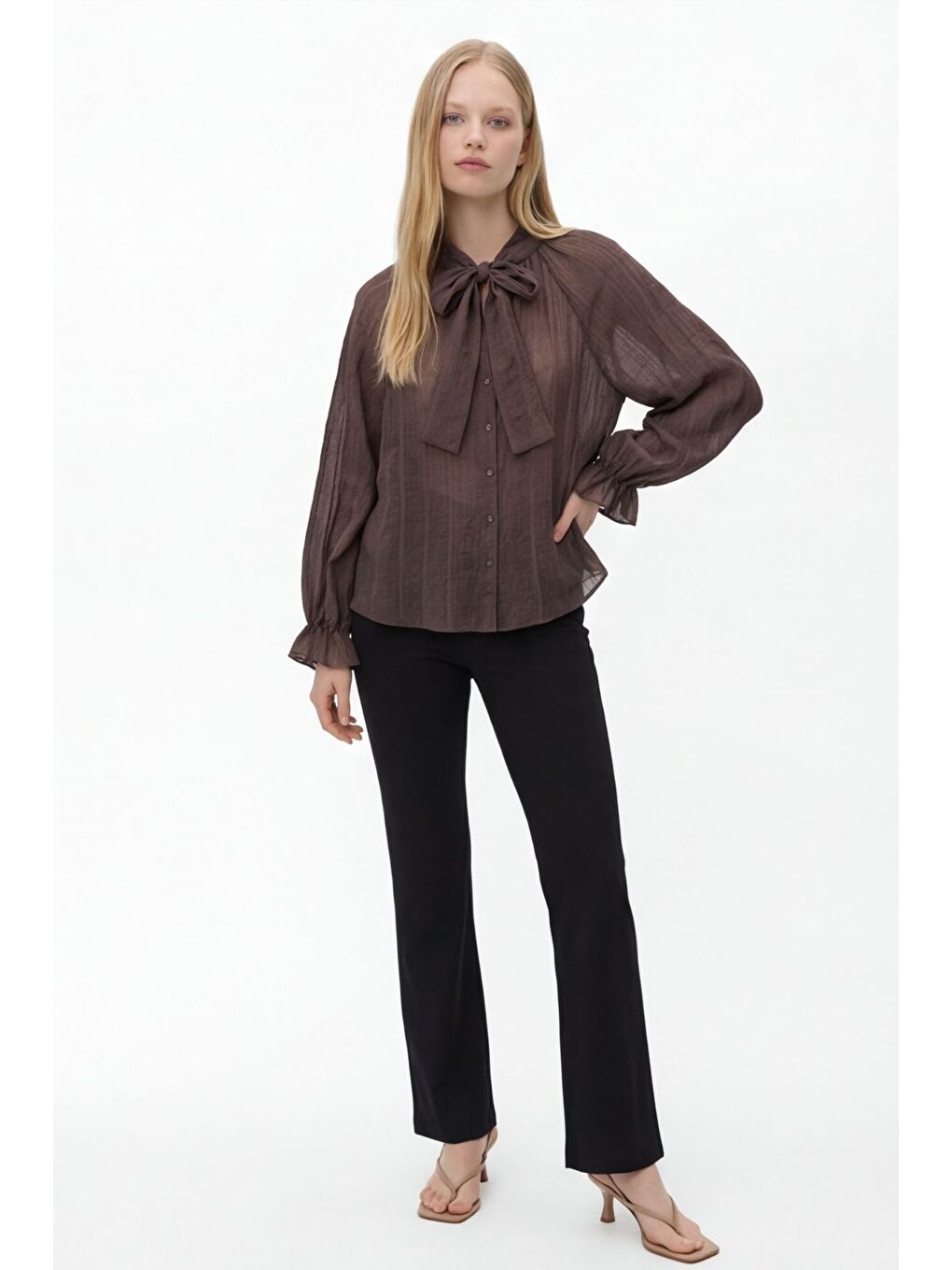 Yakası Bağlamalı Transparan Bluz Kahverengi