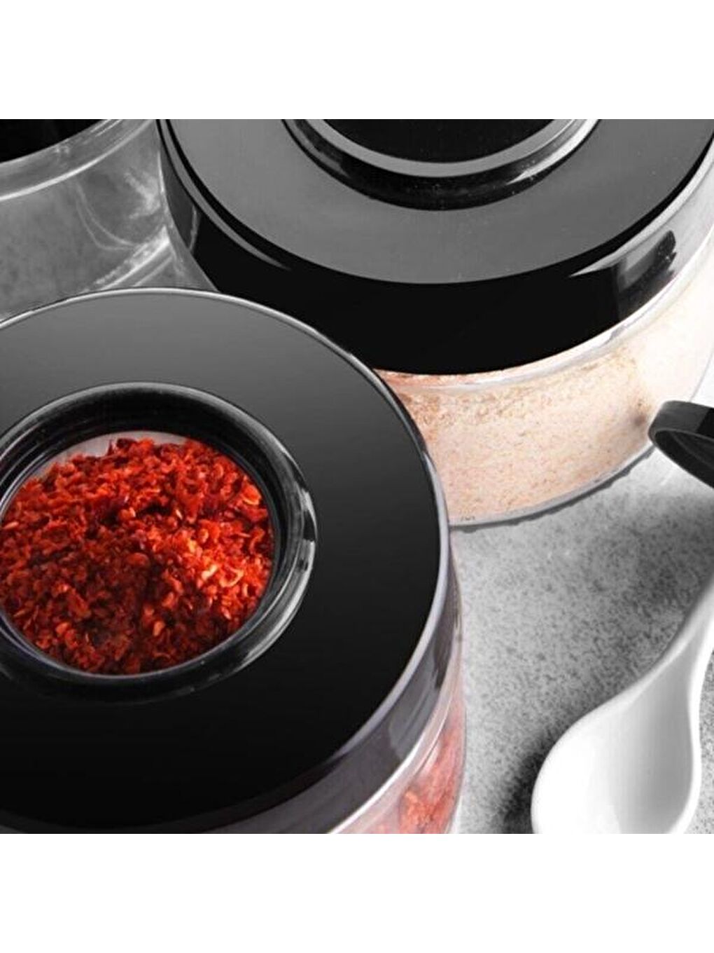 Siyah Kapağı Kendinden Kaşıklı Baharatlık - 300 ml-1