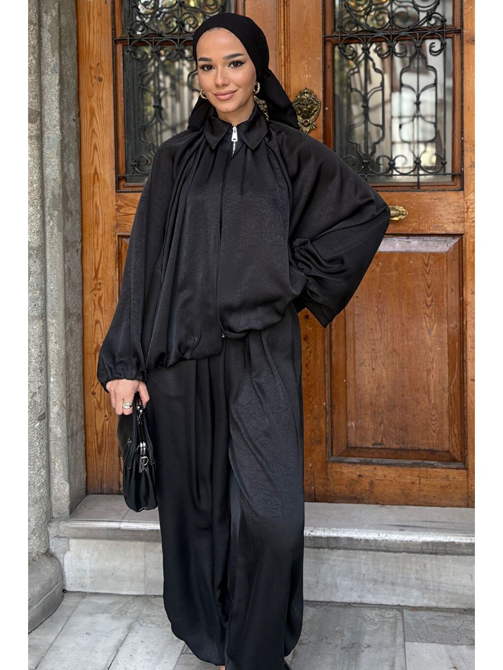 Siyah Gülseli Tesettür Yarasa Kol Saten Ceket Bel Lastikli Pantolon İkili Takım-7