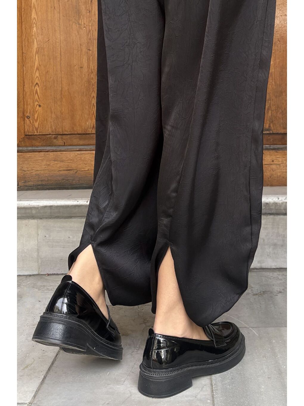 Siyah Gülseli Tesettür Yarasa Kol Saten Ceket Bel Lastikli Pantolon İkili Takım-10