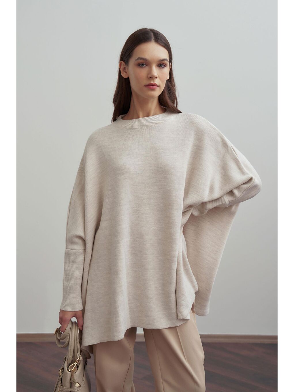 Bej Taş-Asimetrik Kesim Triko Kazak