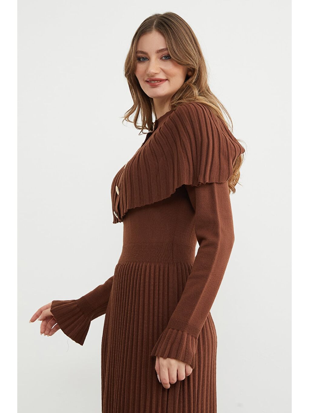 Kahverengi Fullamodest Düğmeli Pelerinli Kol Detaylı Triko Elbise-4