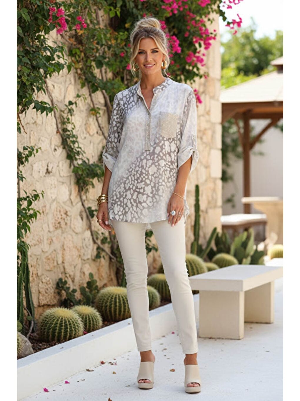 İtalyan Ekru Hakim Yaka Düğmeli 3/4 Kol Desenli Pullu Cepli Casual Viskon Bluz 75 60-4