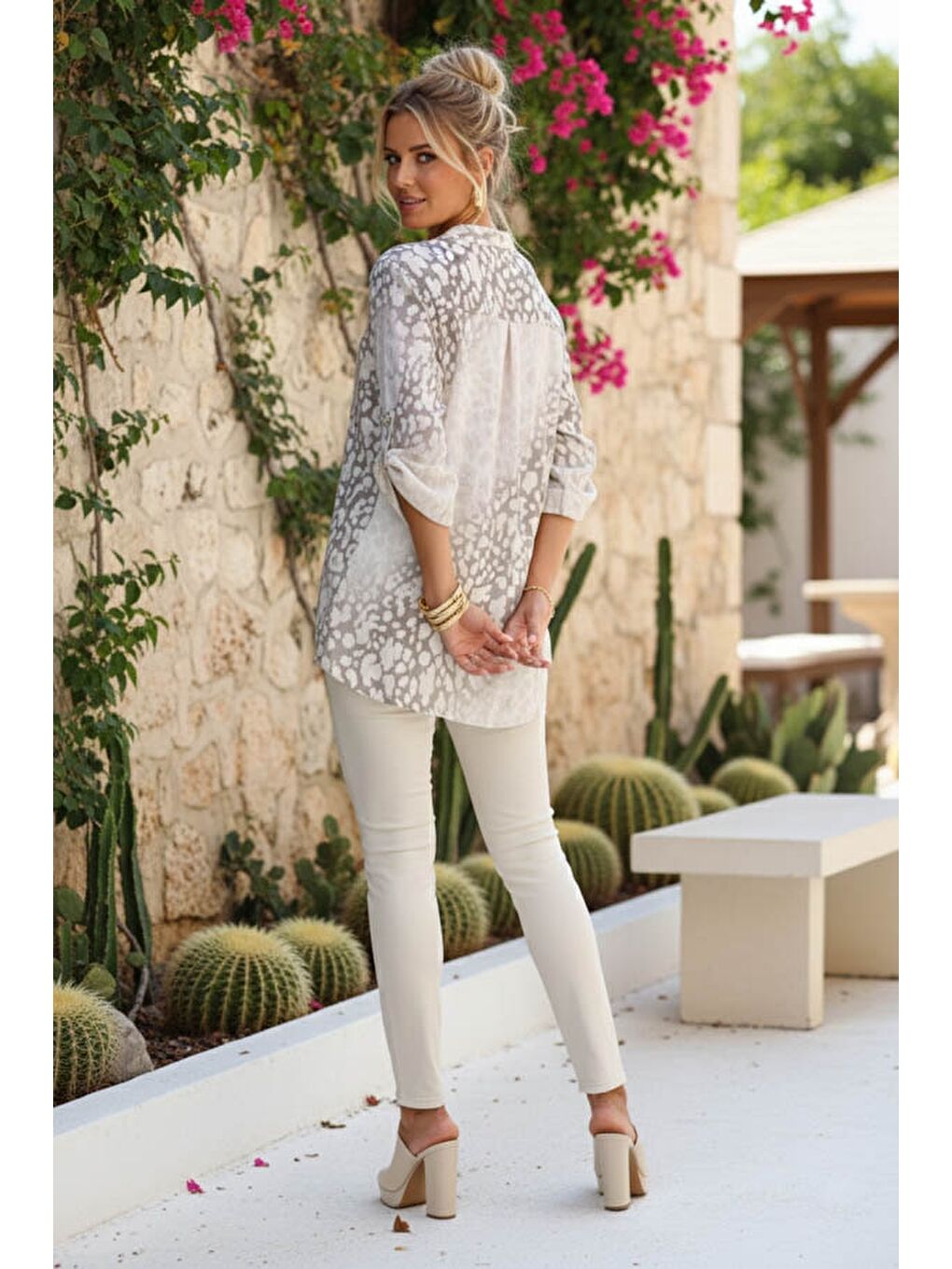 İtalyan Ekru Hakim Yaka Düğmeli 3/4 Kol Desenli Pullu Cepli Casual Viskon Bluz 75 60-5