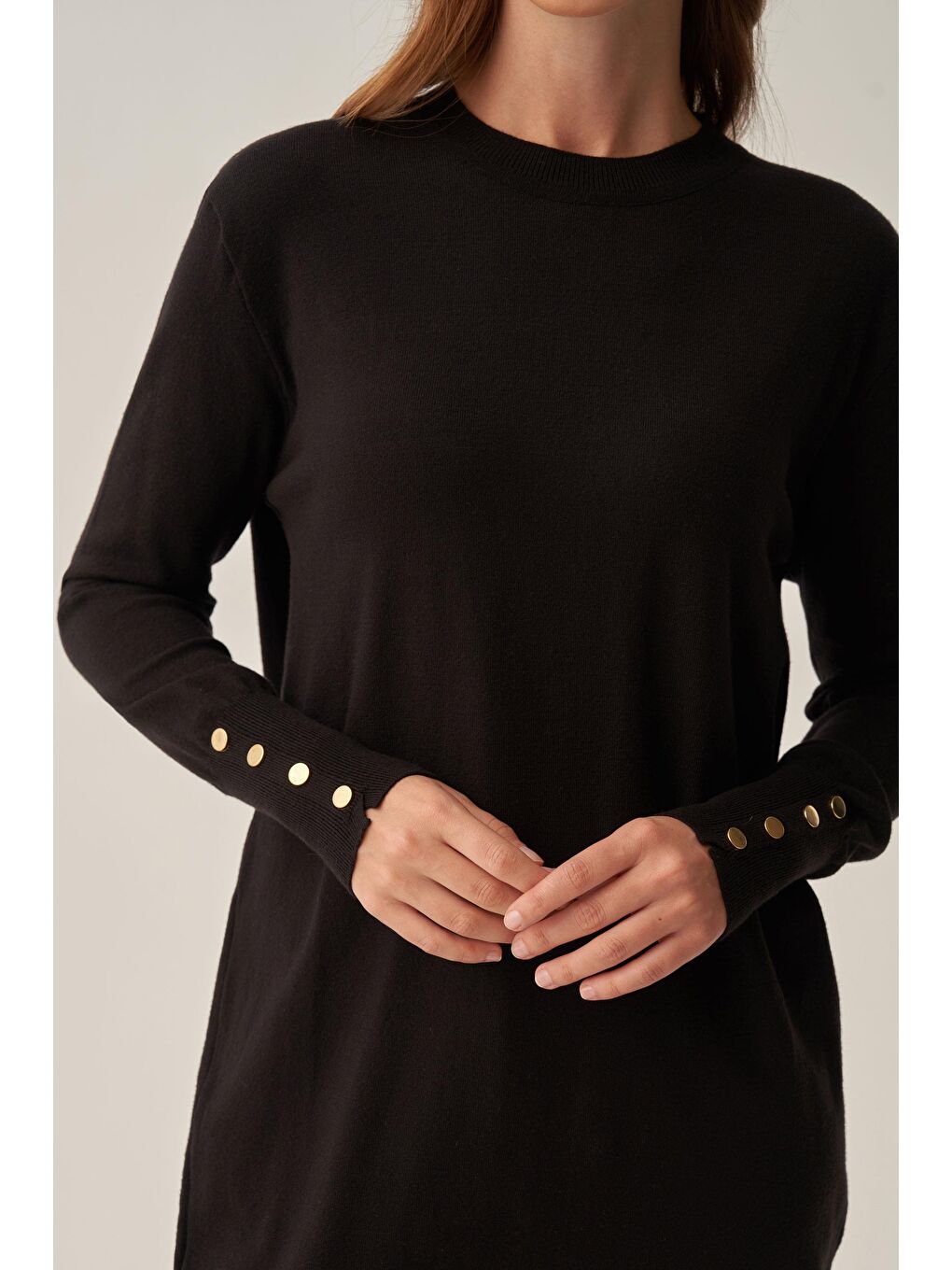 Siyah-Bilekte Dügme Detaylı Kazak-4