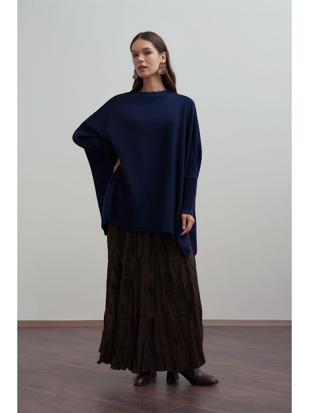 Lacivert-Asimetrik Kesim Triko Kazak