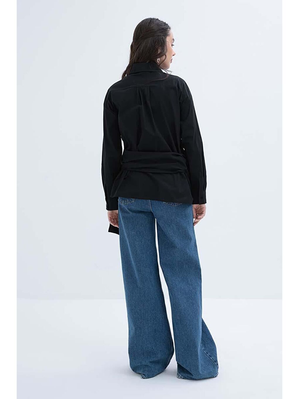 Siyah-Yandan Bağlama Detaylı Elastanlı Gömlek-3