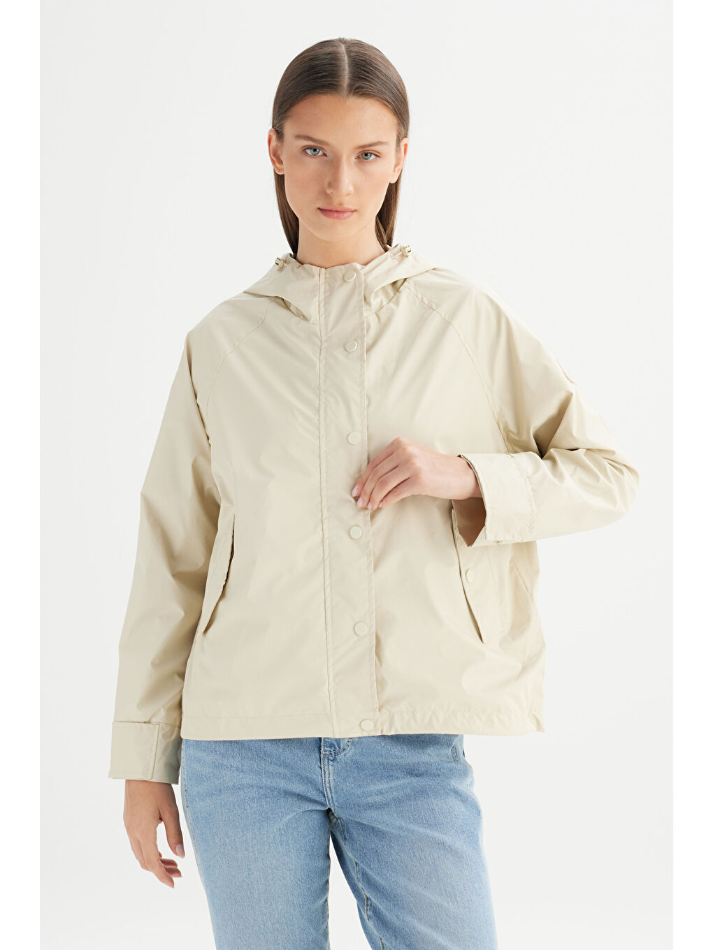 Bej Regular Fit Normal Kesim Kapüşonlu Cepli Puffer Mont