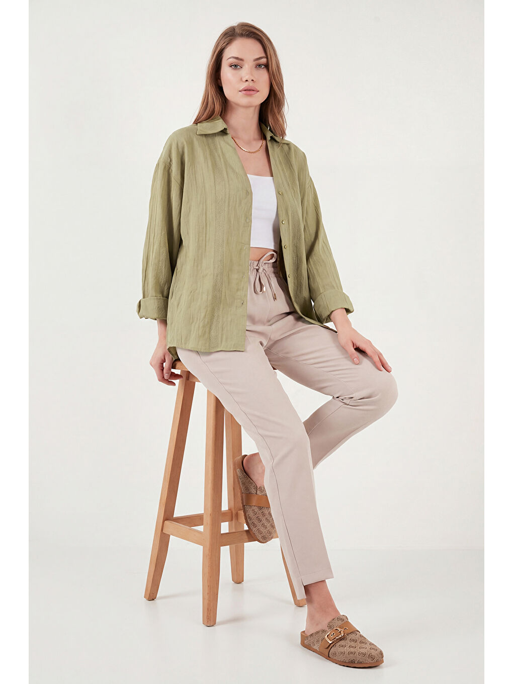 Haki Rahat Kesim Viskon Karışımlı Uzun Kollu Kadın Gömlek 6834914-3