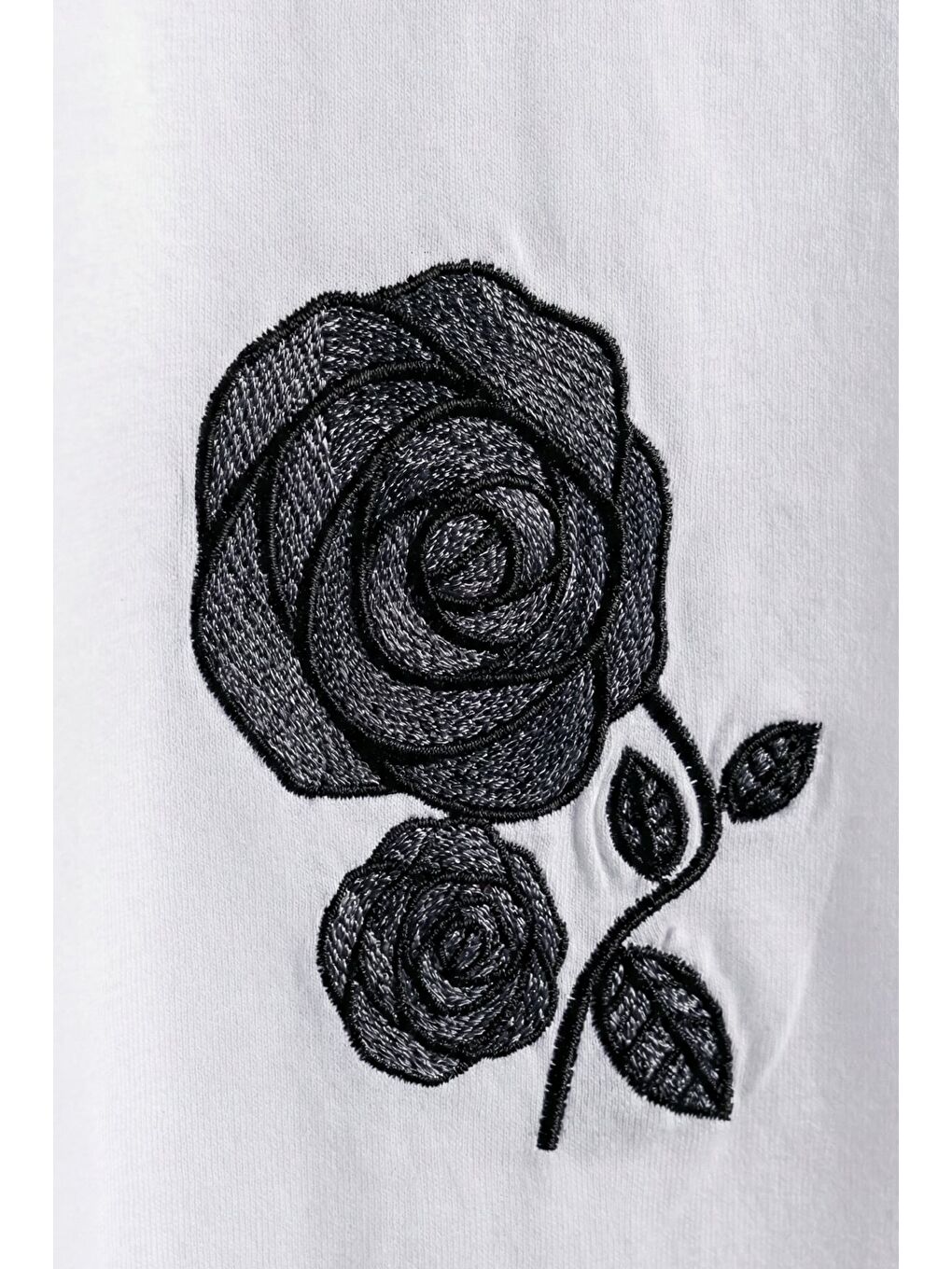 Beyaz Nakışlı Bisiklet Yaka Erkek Tişört-2
