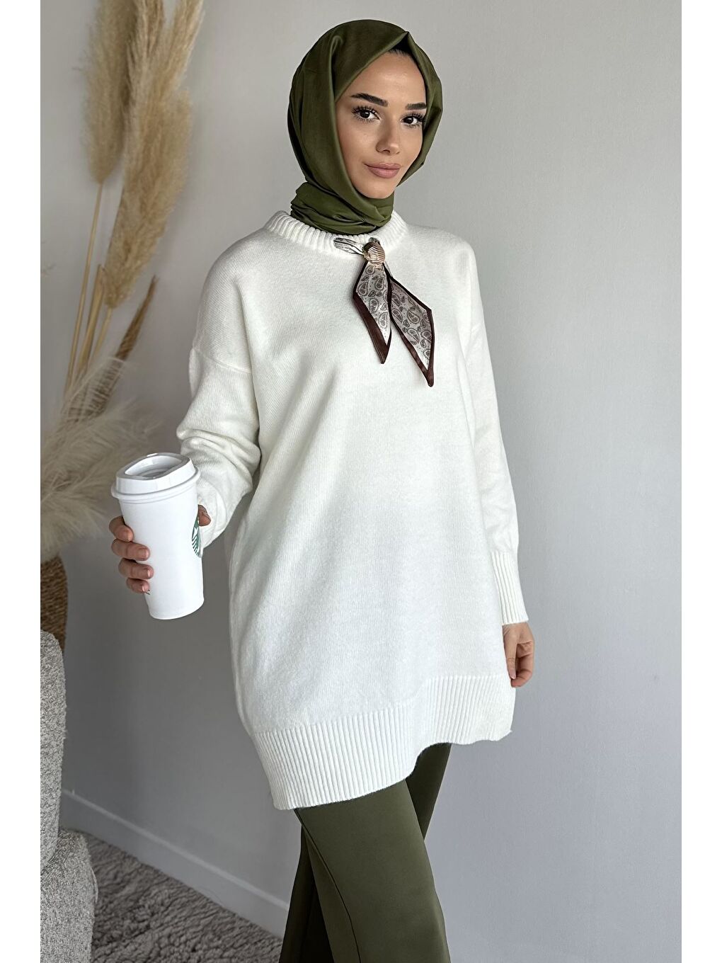 Ekru Bisiklet Yaka Fularlı Tesettür Triko Tunik-2
