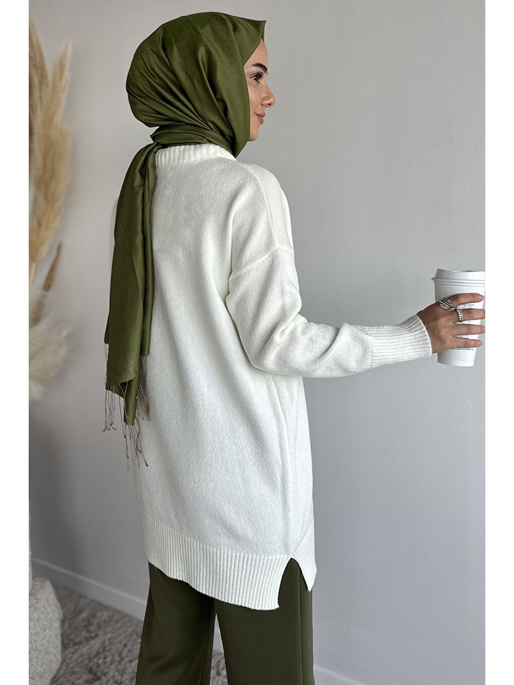 Ekru Bisiklet Yaka Fularlı Tesettür Triko Tunik-4