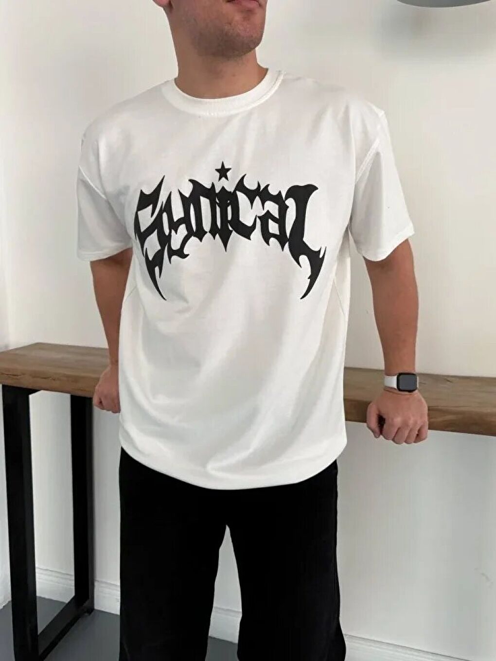 Beyaz Erkek Bisiklet Yaka Ön Baskılı Kısa Kollu Tişört-1