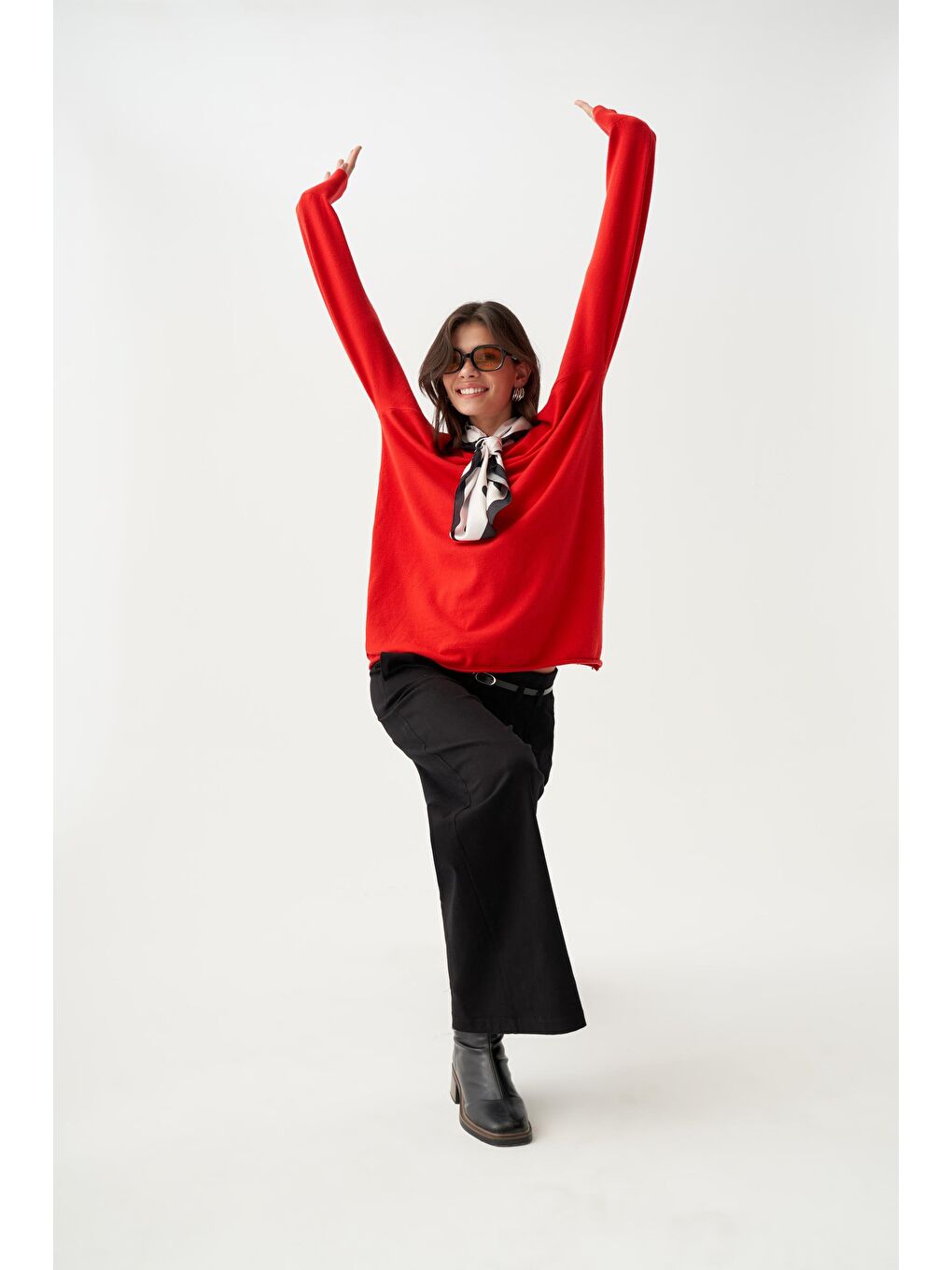 Kırmızı-Etek Ucu Pis Kıvırma Triko Kazak