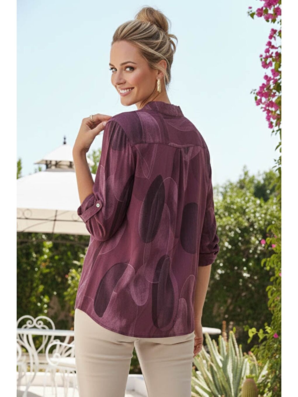 İtalyan Mürdüm Rengi Hakim Yaka Düğmeli 3/4 Kol Geometrik Desenli Pullu Cepli Viskon Bluz 75 65-5