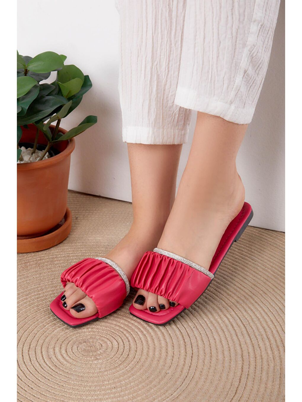 Kadın Fuşya Taşlı Terlik - 25661