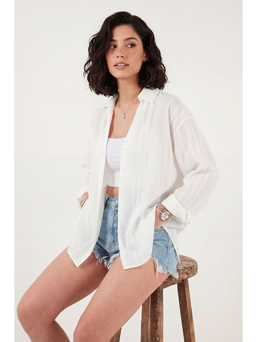 Beyaz Rahat Kesim Viskon Karışımlı Uzun Kollu Kadın Gömlek 6834914-2