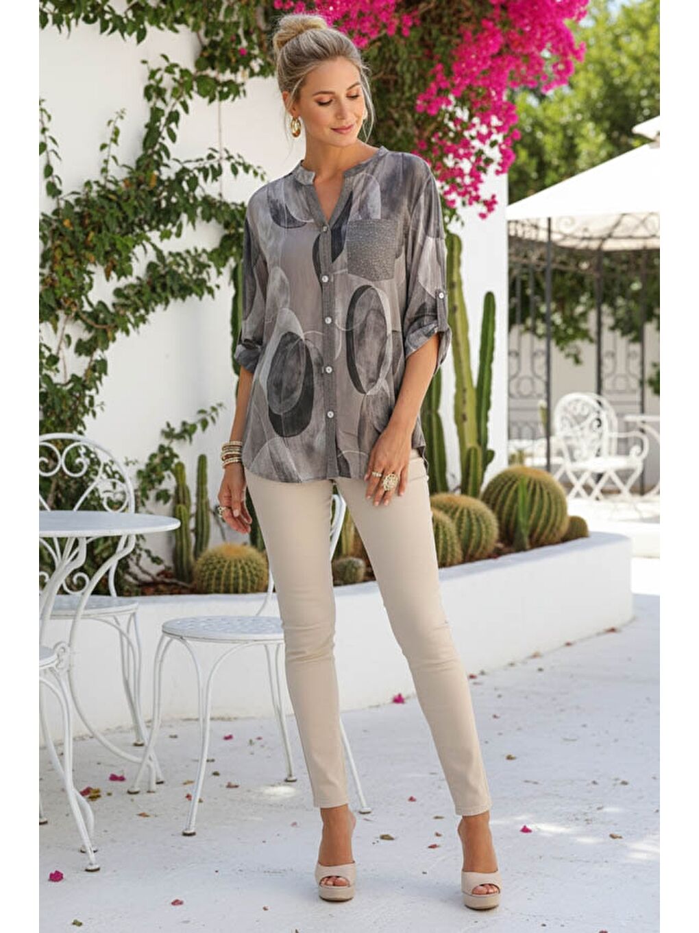 Bej İtalyan Vizon Hakim Yaka Düğmeli 3/4 Kol Geometrik Desenli Pullu Cepli Casual Viskon Bluz 75 65-6