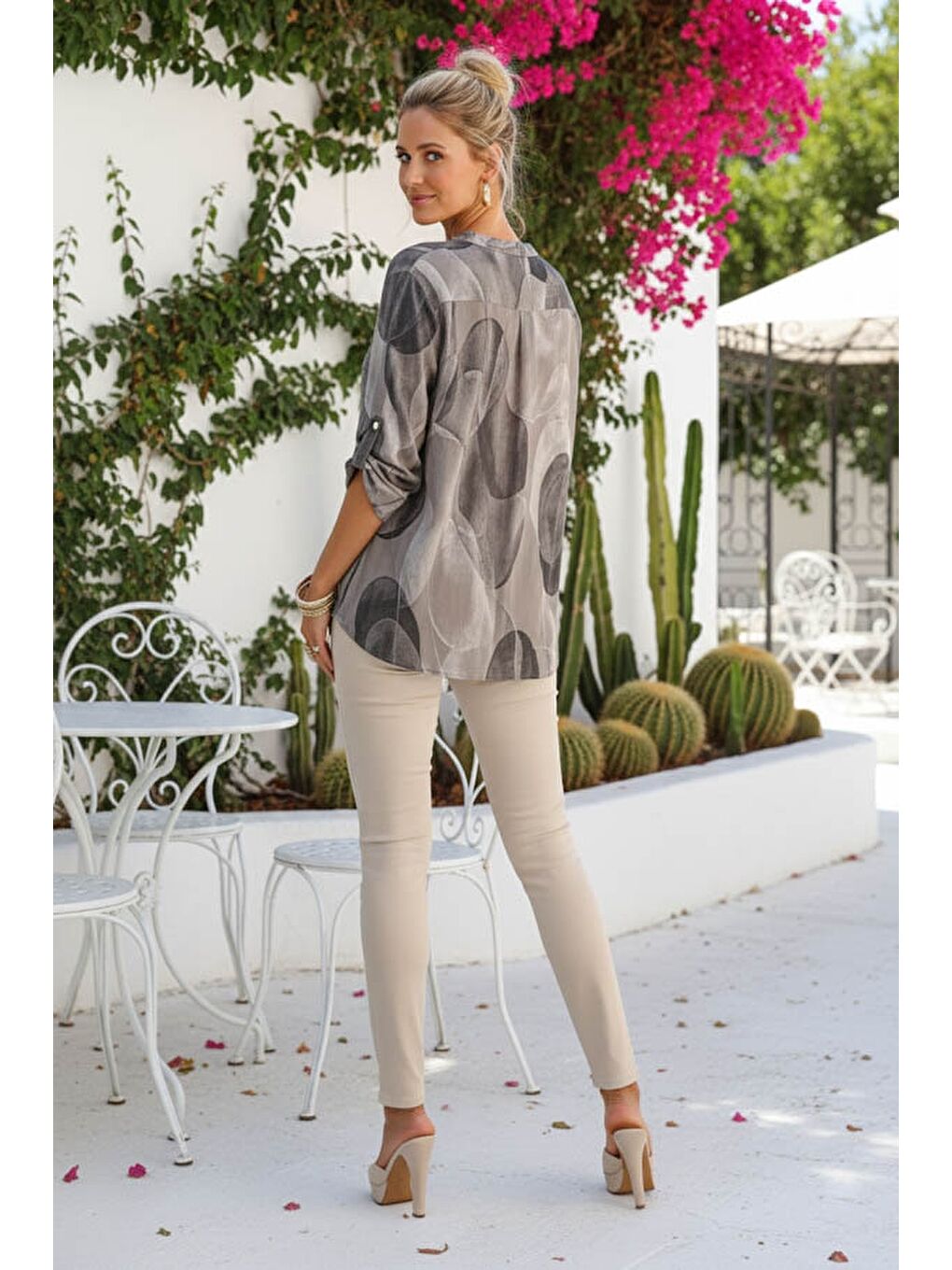 Bej İtalyan Vizon Hakim Yaka Düğmeli 3/4 Kol Geometrik Desenli Pullu Cepli Casual Viskon Bluz 75 65-7