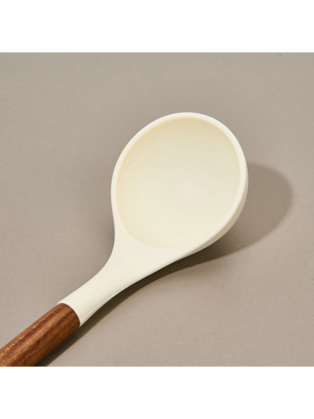 Akasya Saplı Silikon Servis Kepçesi - Kahverengi / Krem-3