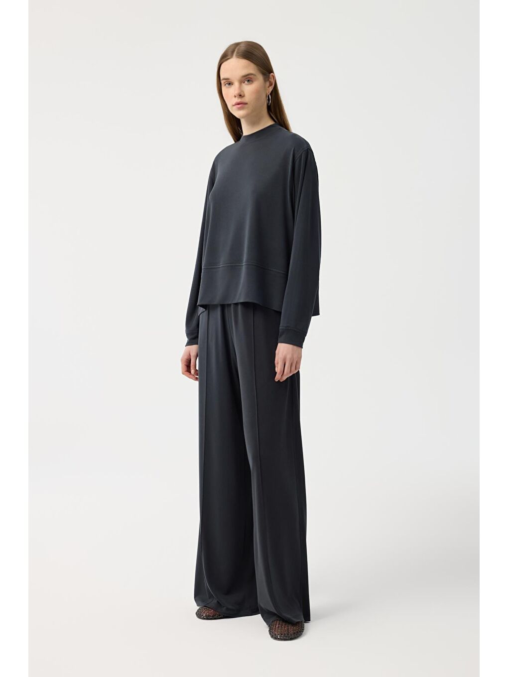 Modal Cupra Yırtmaçlı Kısa Sweatshirt Siyah-1