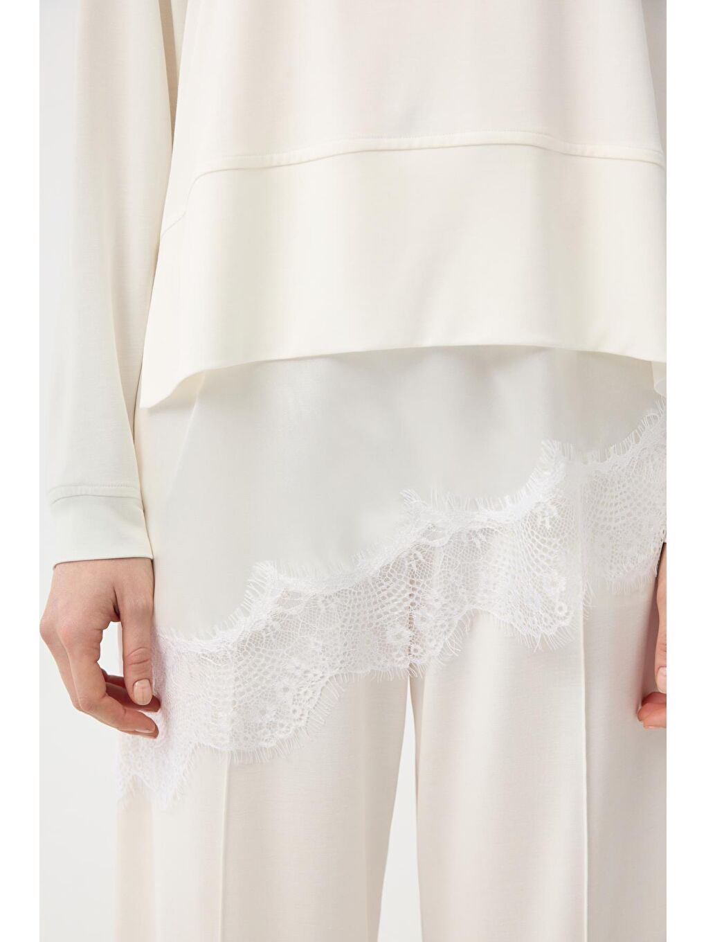 Modal Cupra Yırtmaçlı Kısa Sweatshirt Ekru-3