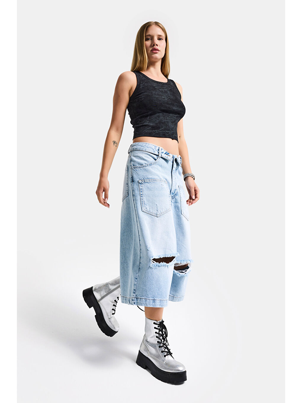 Kadın Mavi 12s6-3 Süper Baggy Fit Kemer Detaylı Maxi Boy Denim Şort-4