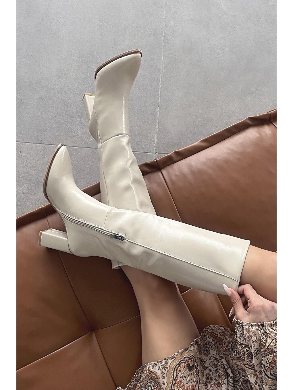 Sawyer Kadın Sivri Burun Kırışık Deri Çizme Bej